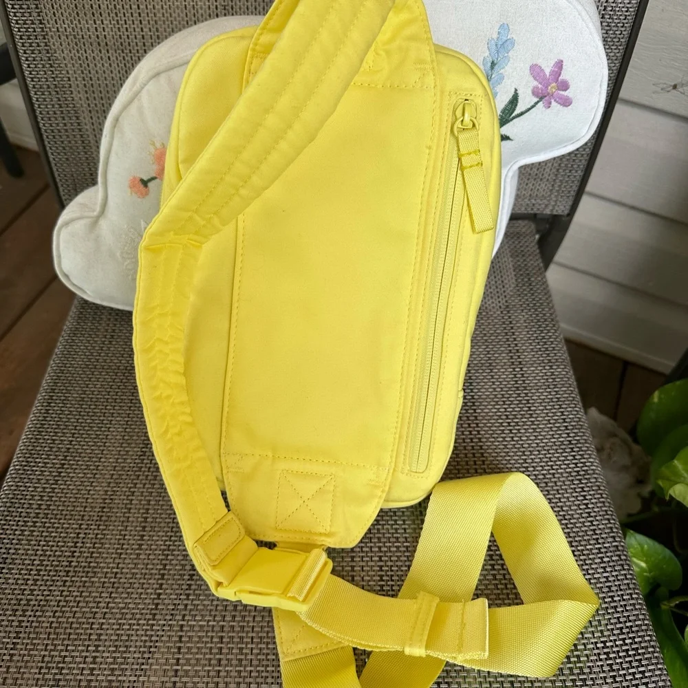 Bright Yellow Vera Bradley Utility Sling Backpack Purse - Picture 4 of 7